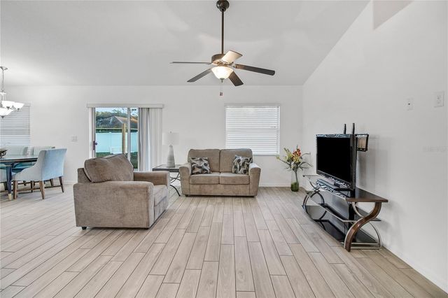 314 STONE CASTLE LOOP, Lady Lake, FL 32159