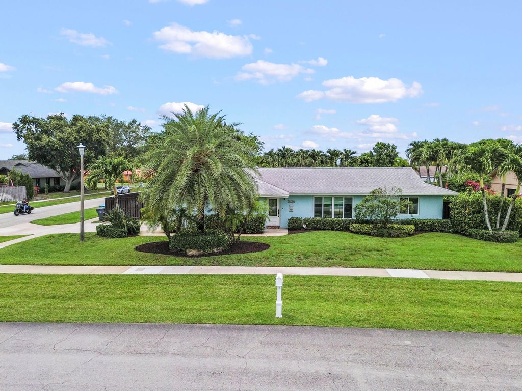 11249 Pine Valley Drive, Wellington, FL 33414