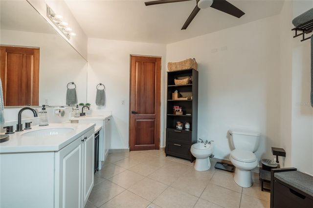 3 B, Dorado, PR 00646