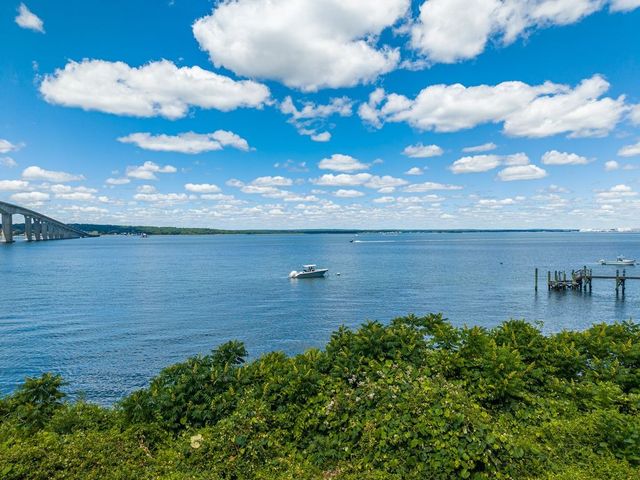 129 Seaside Drive, Jamestown, RI 02835