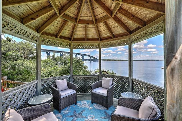129 Seaside Drive, Jamestown, RI 02835