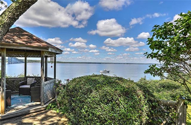 129 Seaside Drive, Jamestown, RI 02835