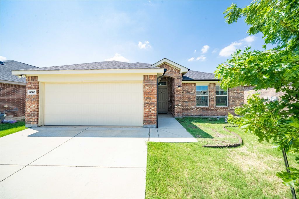 8900 Devonshire Drive, Fort Worth, TX 76131