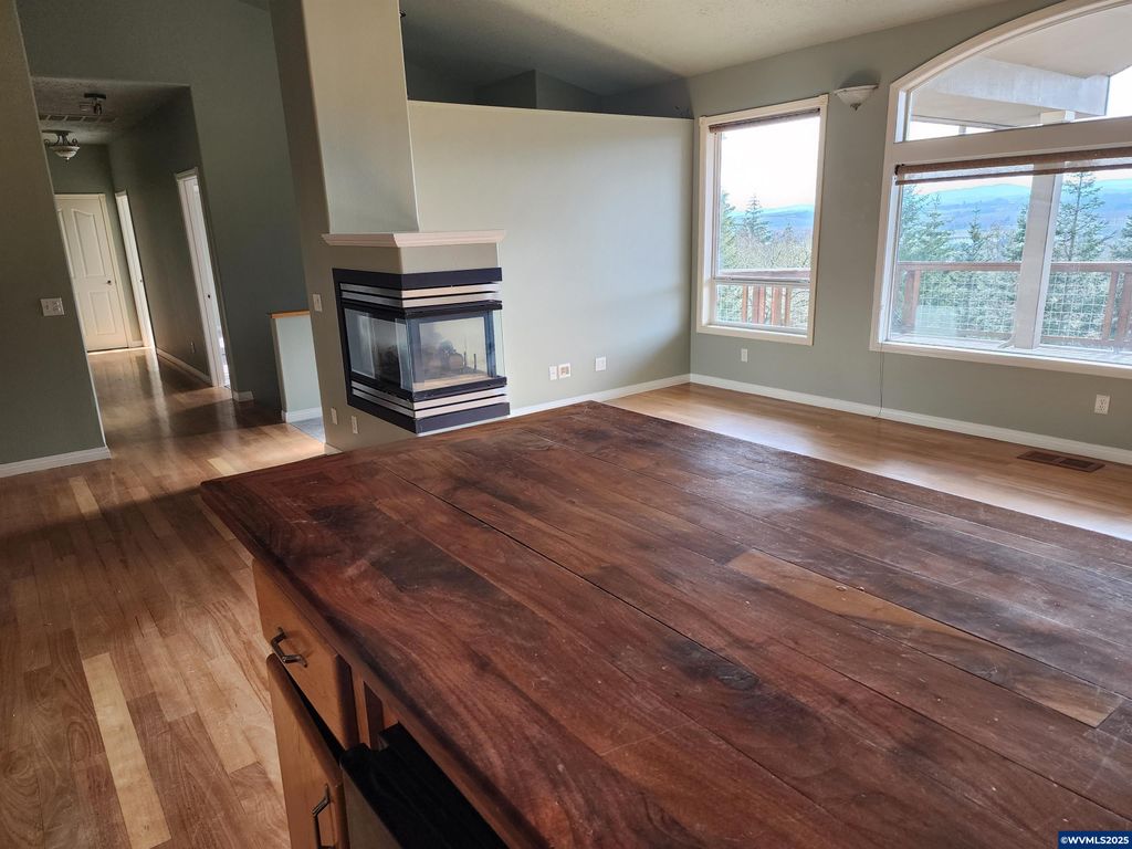 Image 11 of property listing at 1429 Center St NE, Sheridan, OR 97378