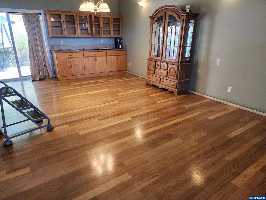 Image 13 of property listing at 1429 Center St NE, Sheridan, OR 97378