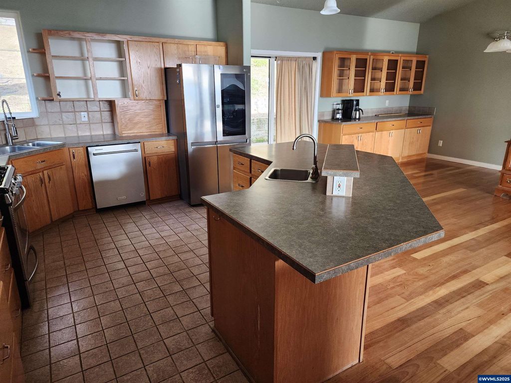 Image 14 of property listing at 1429 Center St NE, Sheridan, OR 97378