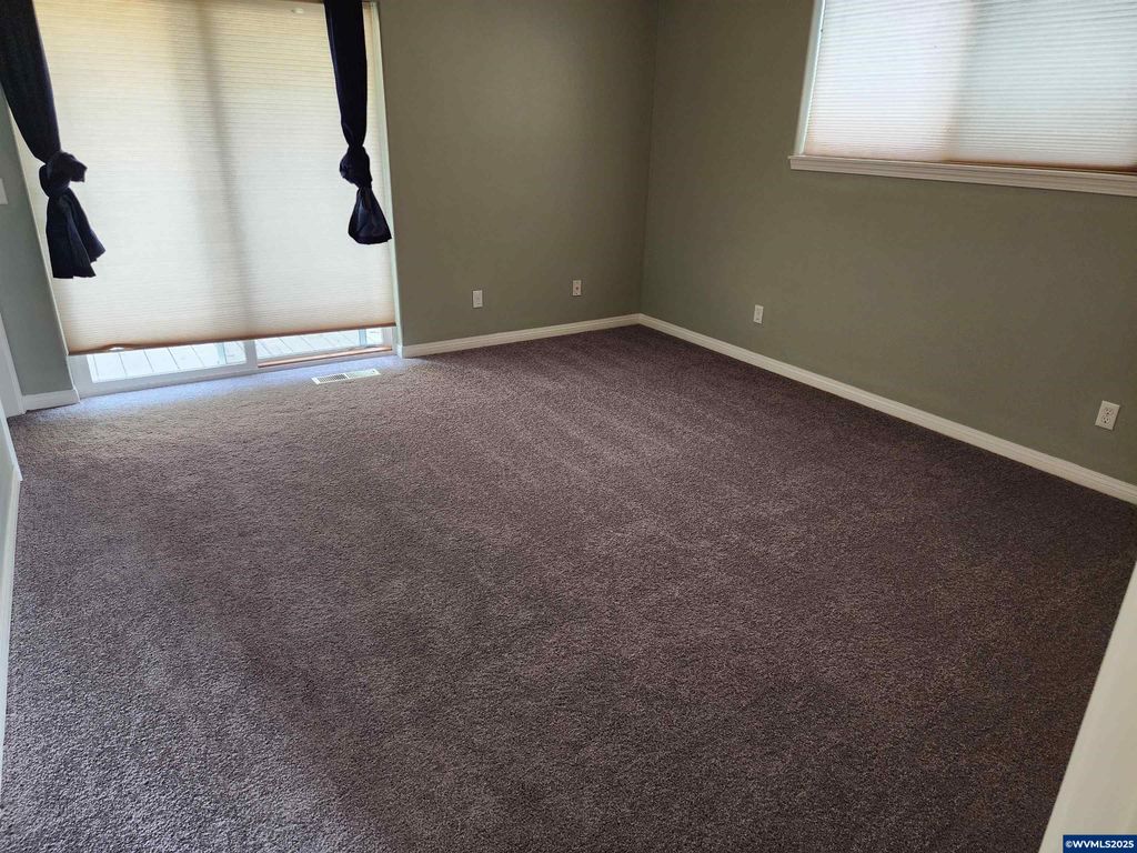 Image 15 of property listing at 1429 Center St NE, Sheridan, OR 97378