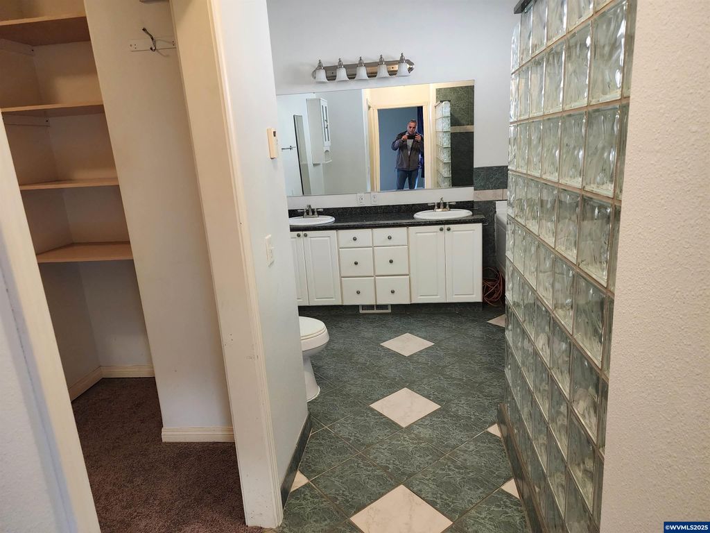 Image 16 of property listing at 1429 Center St NE, Sheridan, OR 97378