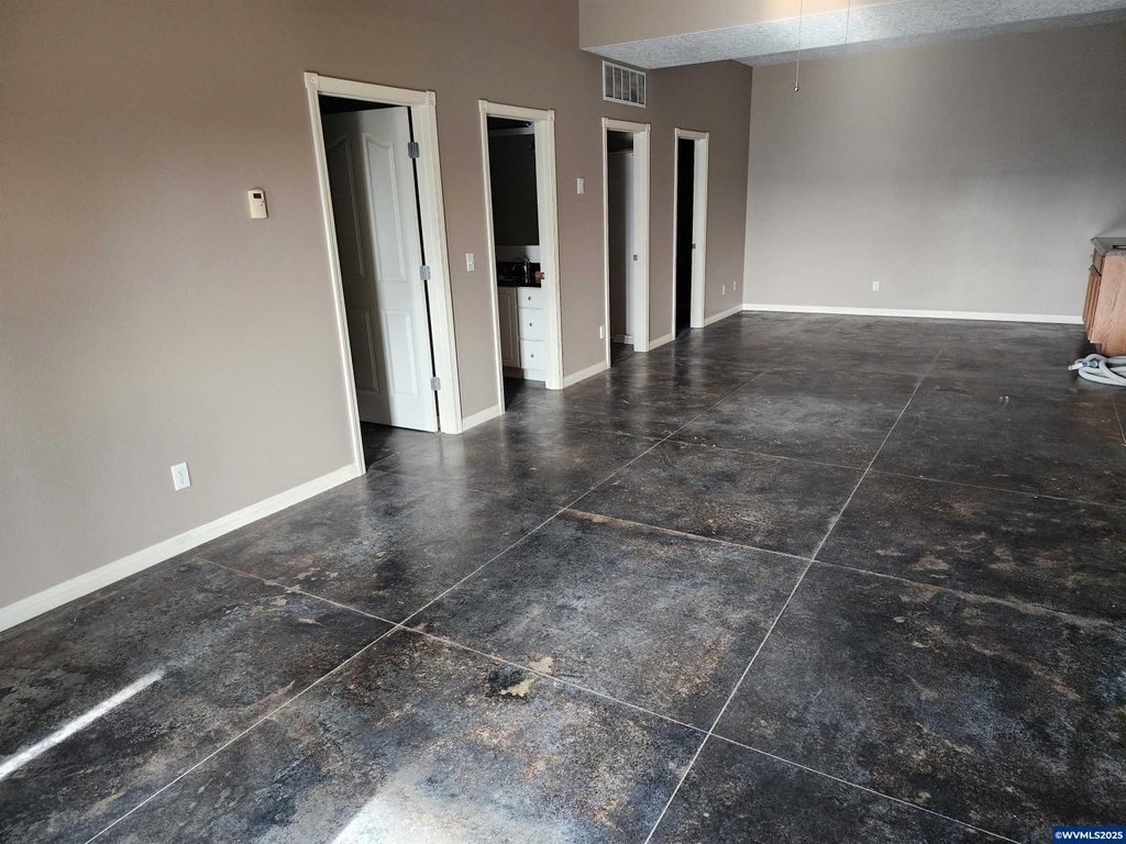 Image 17 of property listing at 1429 Center St NE, Sheridan, OR 97378