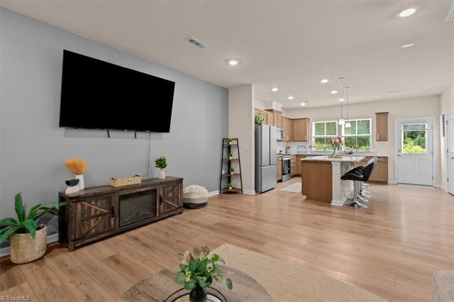 903 Falls Grove Trail, High Point, NC 27265