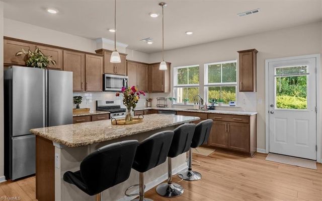 903 Falls Grove Trail, High Point, NC 27265