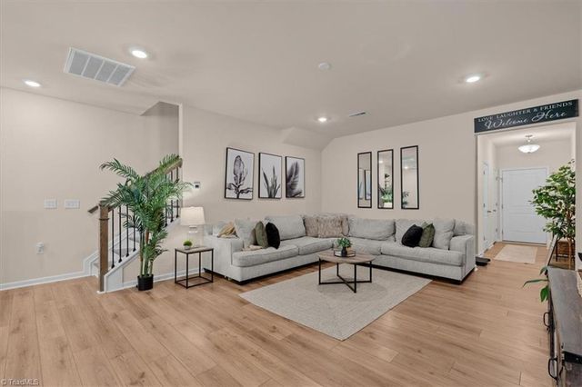 903 Falls Grove Trail, High Point, NC 27265
