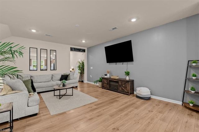903 Falls Grove Trail, High Point, NC 27265