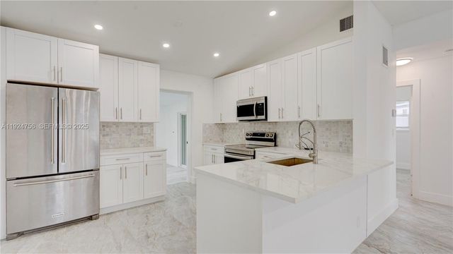 1035 NW 11th Ct, Fort Lauderdale, FL 33311