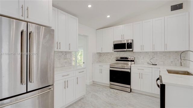 1035 NW 11th Ct, Fort Lauderdale, FL 33311