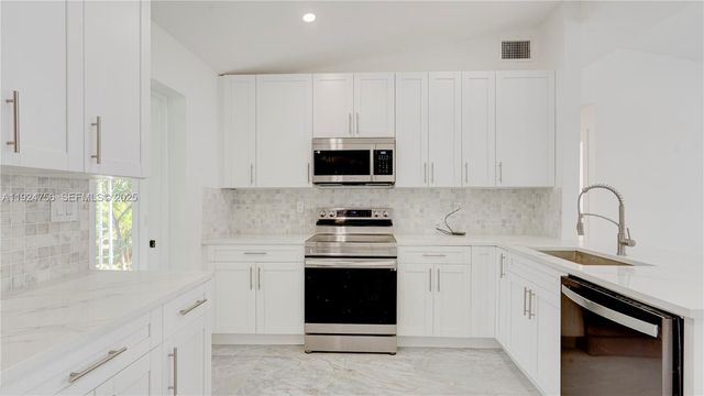 1035 NW 11th Ct, Fort Lauderdale, FL 33311