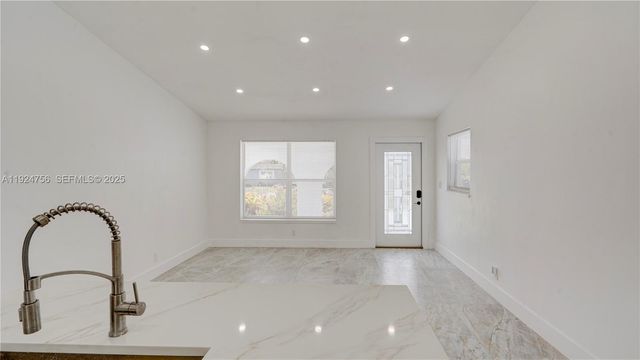 1035 NW 11th Ct, Fort Lauderdale, FL 33311