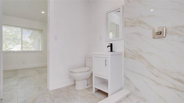 1035 NW 11th Ct, Fort Lauderdale, FL 33311