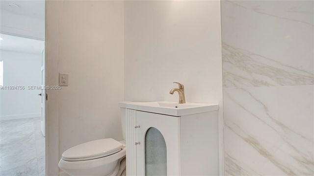 1035 NW 11th Ct, Fort Lauderdale, FL 33311