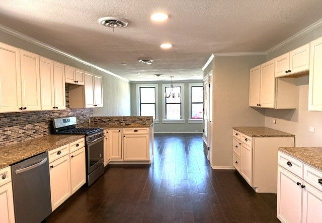 900 James Street, Sweetwater, TX 79556