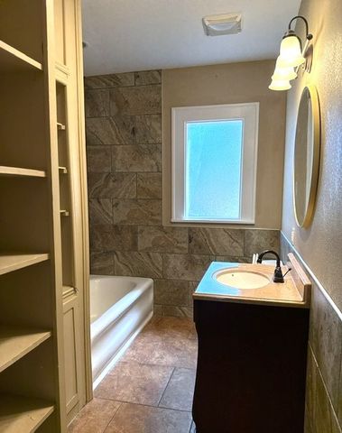 900 James Street, Sweetwater, TX 79556