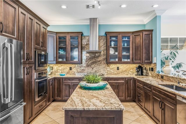 9140 Seasons Terrace, Vero Beach, FL 32963
