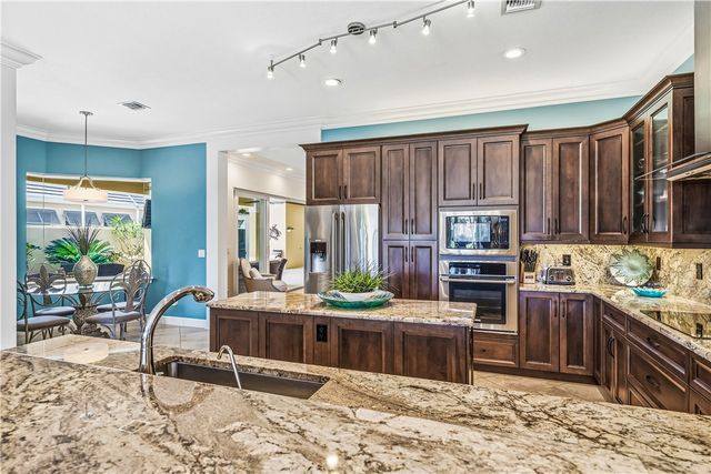 9140 Seasons Terrace, Vero Beach, FL 32963