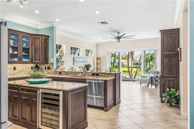 9140 Seasons Terrace, Vero Beach, FL 32963