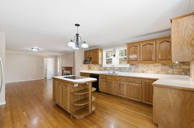 7132 Charlotte Pike, Nashville, TN 37209