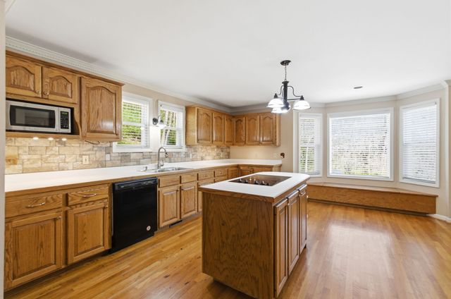 7132 Charlotte Pike, Nashville, TN 37209