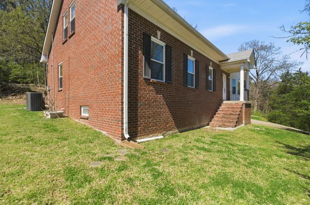 7132 Charlotte Pike, Nashville, TN 37209