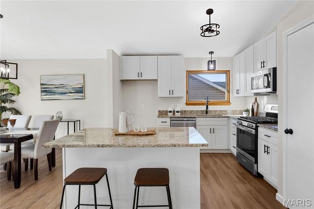 5 Woodland Ridge Court, St Peters, MO 63376