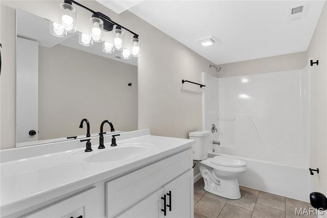 5 Woodland Ridge Court, St Peters, MO 63376