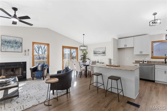 5 Woodland Ridge Court, St Peters, MO 63376