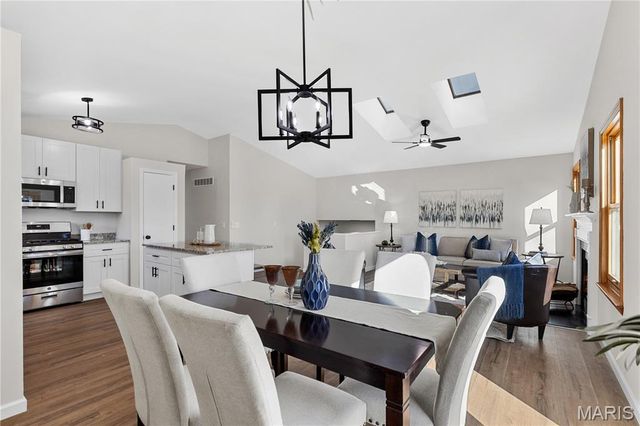 5 Woodland Ridge Court, St Peters, MO 63376