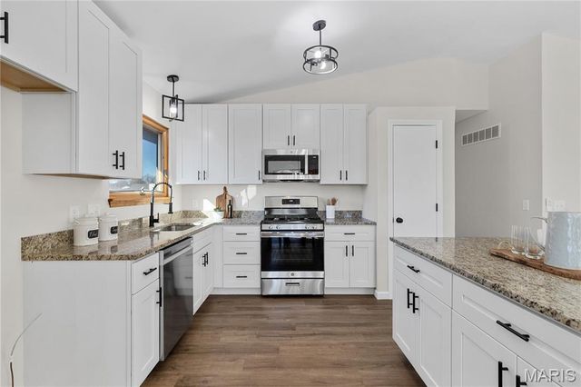 5 Woodland Ridge Court, St Peters, MO 63376