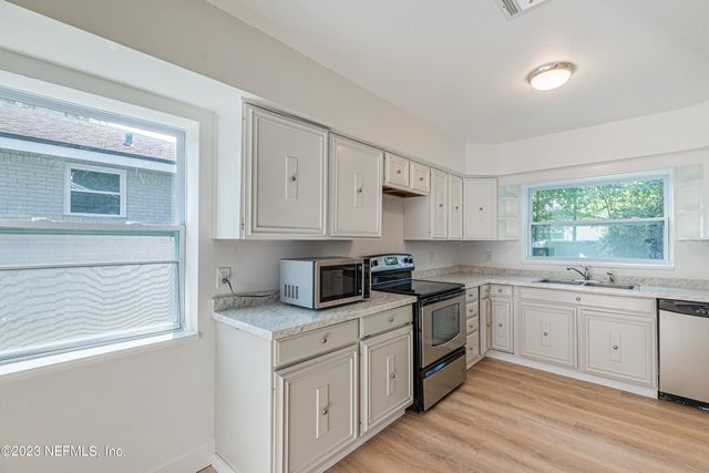 1404 JEAN Court, Jacksonville, FL 32207