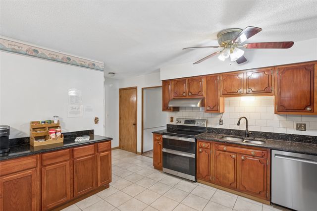 6427 Franklin Avenue, Windsor Heights, IA 50324