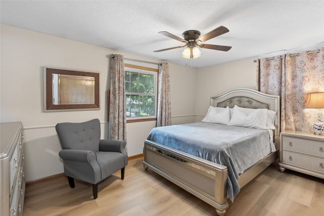 6427 Franklin Avenue, Windsor Heights, IA 50324