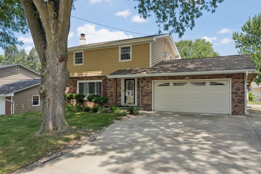 6427 Franklin Avenue, Windsor Heights, IA 50324
