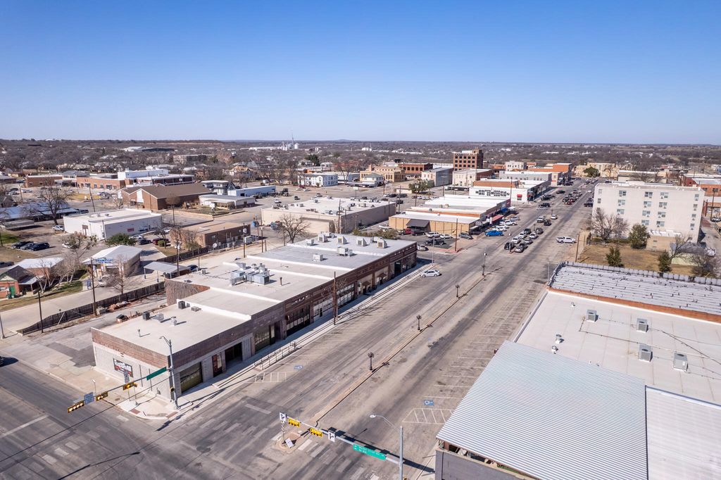 Image 34 of property listing at 414 S Commercial Avenue, Coleman, TX 76834