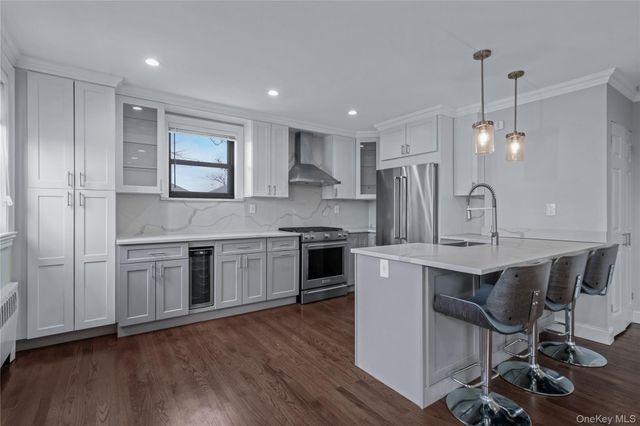 19947 22nd Avenue UPPER, Whitestone, NY 11357