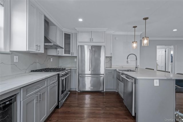 19947 22nd Avenue UPPER, Whitestone, NY 11357