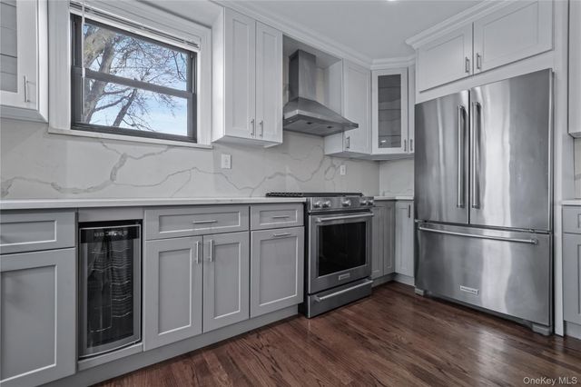 19947 22nd Avenue UPPER, Whitestone, NY 11357