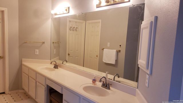 8403 Old Stone Gate, San Antonio, TX 78249