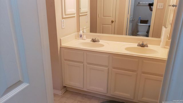 8403 Old Stone Gate, San Antonio, TX 78249