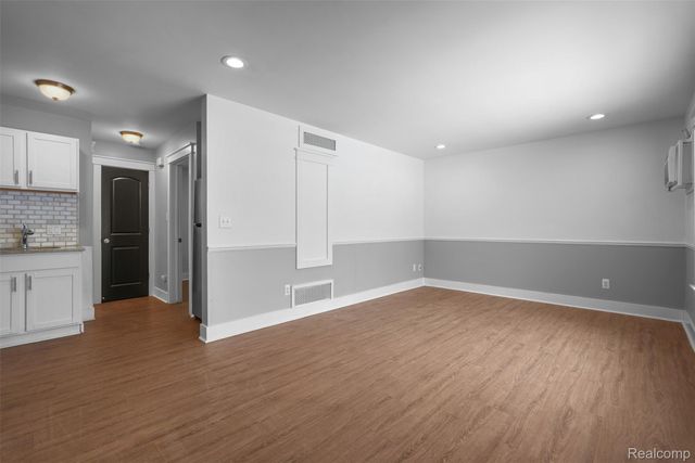 4403 Crooks Road, Royal Oak, MI 48073