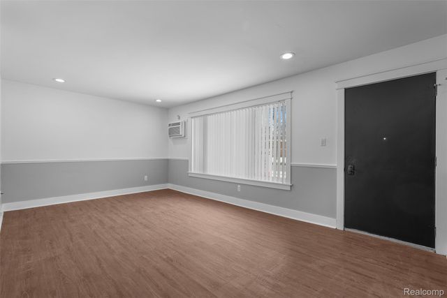 4403 Crooks Road, Royal Oak, MI 48073