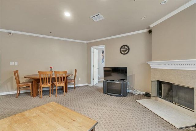 355 Old Tarrytown Road 404, White Plains, NY 10603