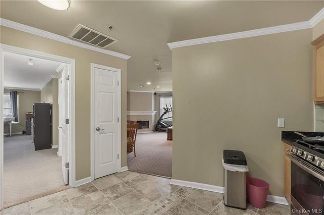 355 Old Tarrytown Road 404, White Plains, NY 10603